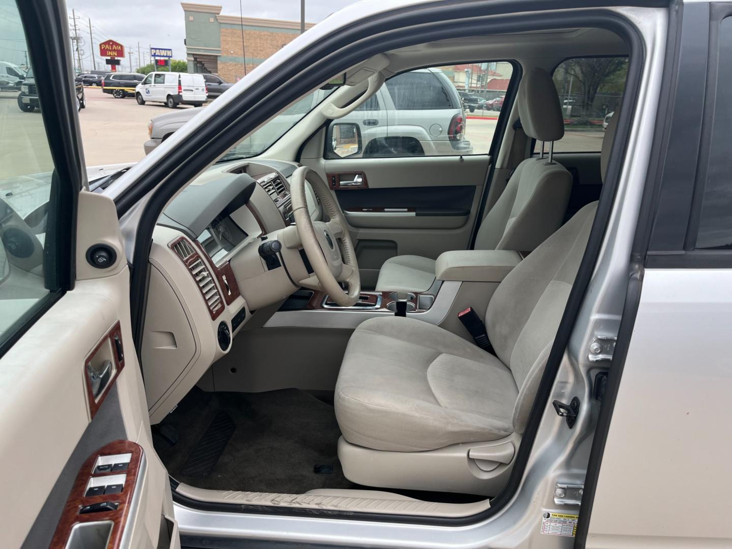 2009 SILVER /gray Mercury Mariner V6 2WD (4M2CU81G49K) with an 3.0L V6 engine, 6-Speed Automatic transmission, located at 14700 Tomball Parkway 249, Houston, TX, 77086, (281) 444-2200, 29.928619, -95.504074 - Photo#8